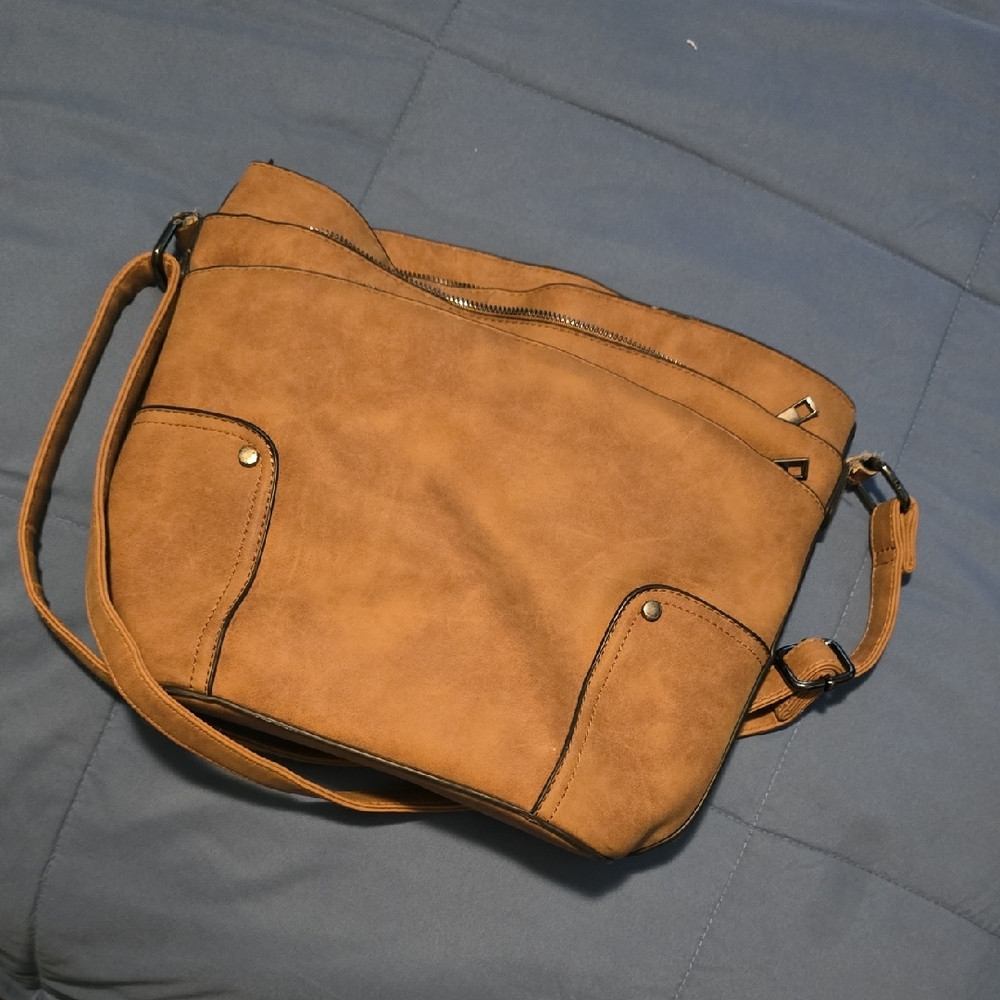 Sam and Hadley small bucket style bag